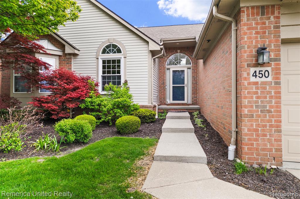 450 Berry Lake Drive, Commerce Twp, MI 48390 — Photo 2