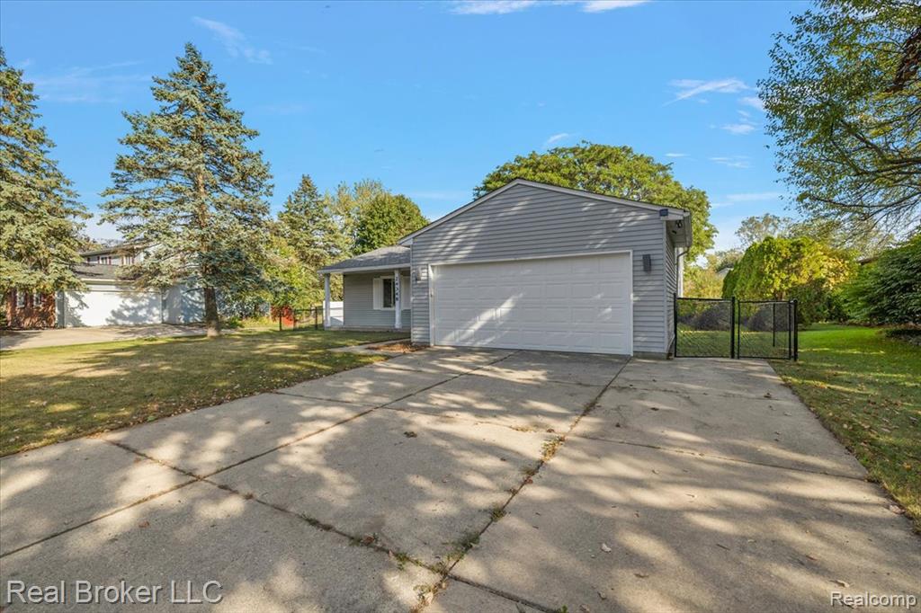 24348 Simmons Drive, Novi, MI — Photo 4