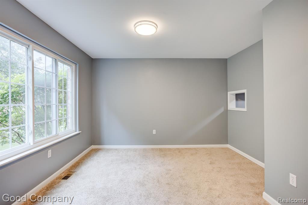 2030 WICKHAM Street, Royal Oak, MI 48073 — Photo 18