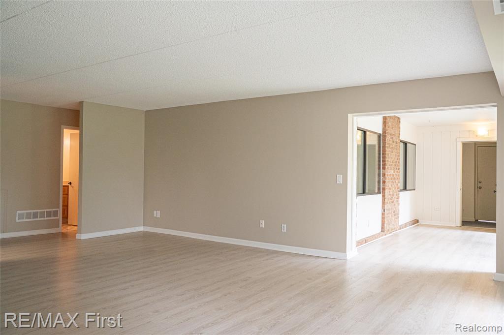 17865 University Park Drive, Livonia, MI 48152 — Photo 12