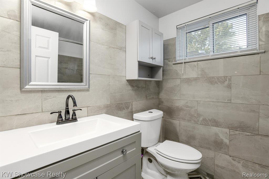 6322 CLARENDON Drive, Canton, MI 48187 — Photo 35