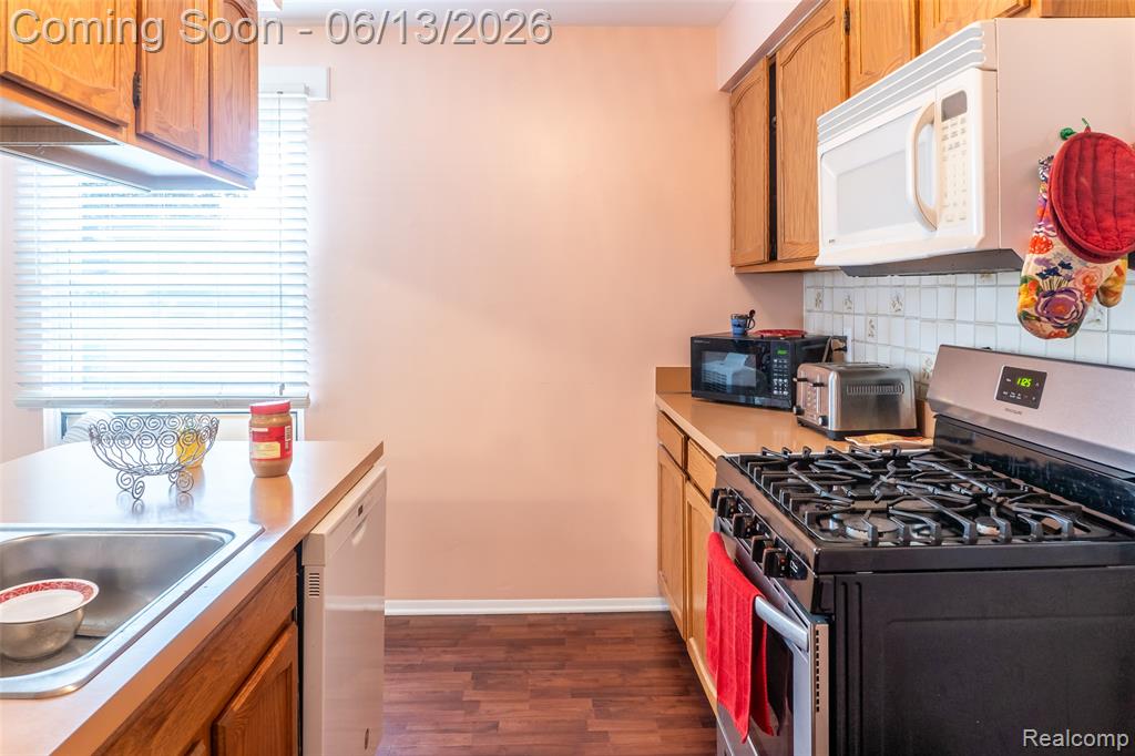 1442 Mariner Drive, Walled Lake, MI 48390 — Photo 22