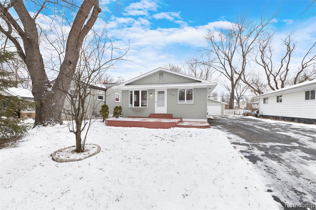 6428 Cloverton Drive, Waterford, MI 48329 — front exterior