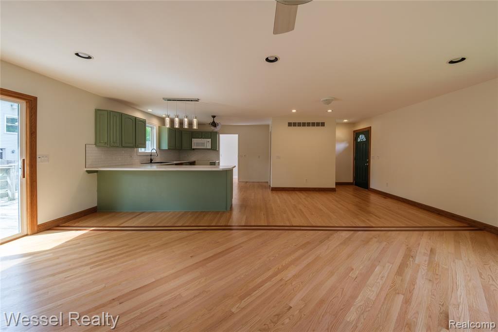 47437 BETTY Street, Shelby Twp, MI 48317 — Photo 14