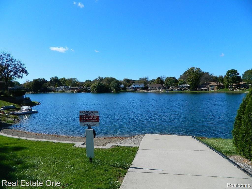 6927 Northpoint Drive, Troy, MI 48085 — Photo 9