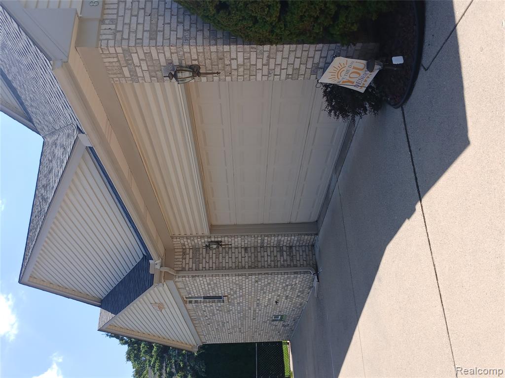 8086 Pickering Pl Place, Westland, MI — Photo 2
