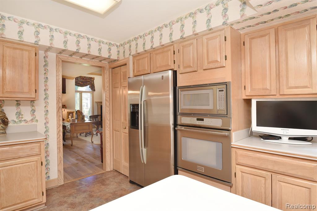 37738 AMBER Drive, Farmington Hills, MI 48331 — Photo 14