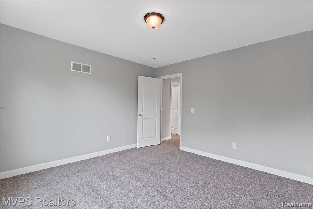 5325 SHOREWOOD Drive, Fort Gratiot, MI 48059 — Photo 30