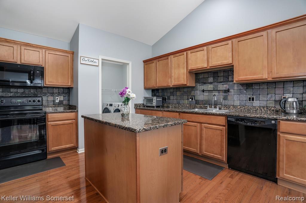 45918 DUTTON Drive, Macomb, MI 48044 — Photo 11