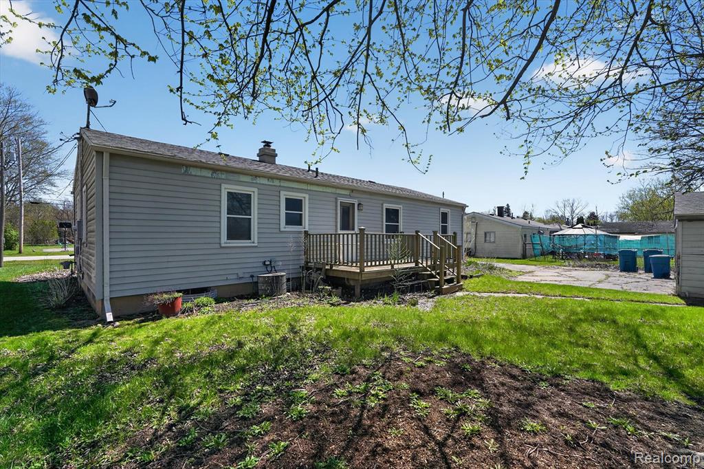 1392 Winfield Drive, Swartz Creek, MI 48473 — Photo 30