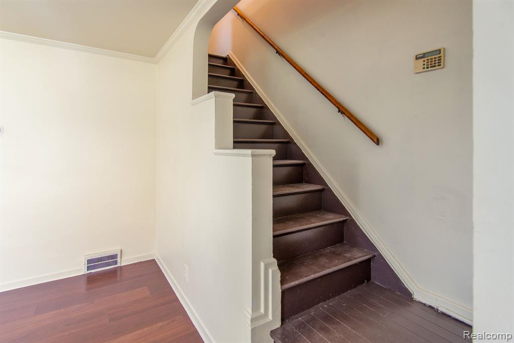 13118 FRANKFORT Street, Detroit, MI 48213 — Photo 9