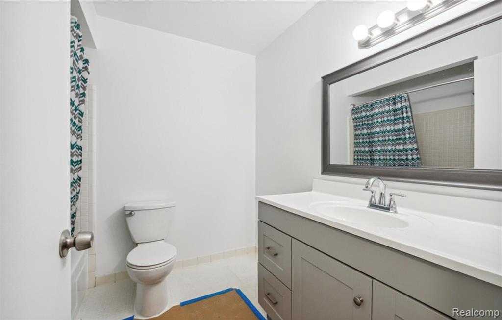 641 E Fox Hills Drive, Bloomfield Hills, MI 48304 — Photo 14