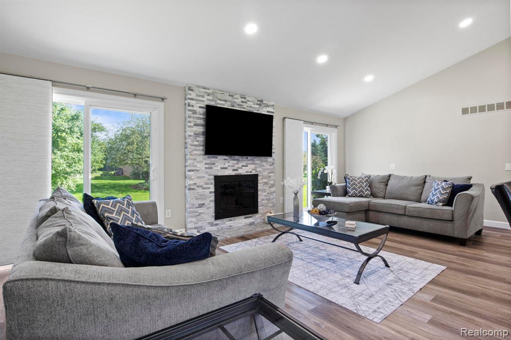 45682 HANFORD Road, Canton, MI 48187 — Photo 17