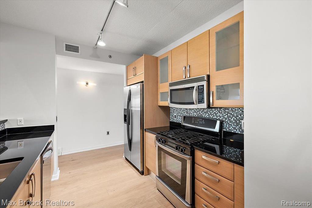 432 S Washington Avenue, 901, Royal Oak, MI 48067 — Photo 5