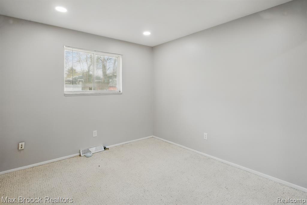 47445 DEQUINDRE Road, Rochester Hills, MI 48307 — Photo 13