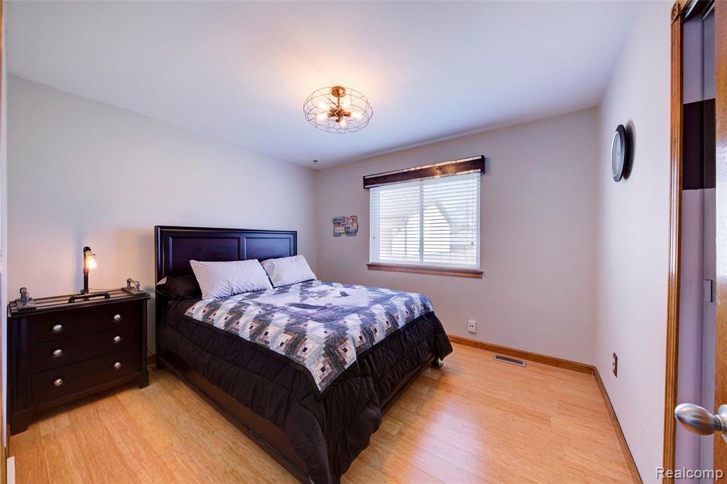 1817 S Pasadena Avenue, Ypsilanti, MI 48198 — Photo 14
