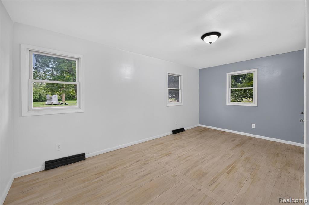 9288 Hilda Lane, Flushing, MI 48433 — Photo 17
