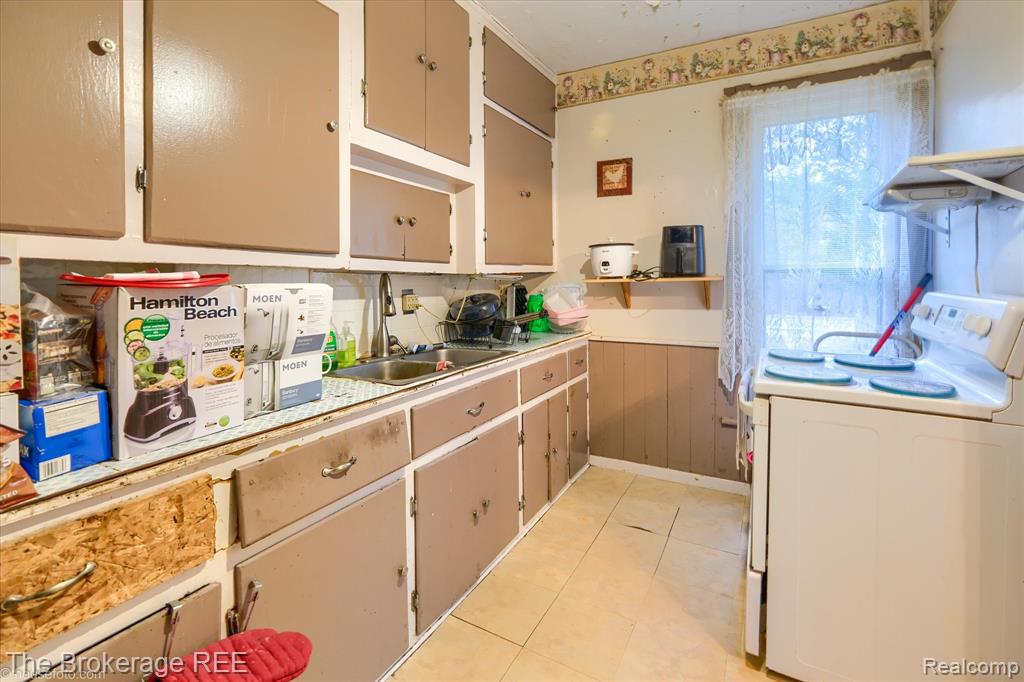 4422 N Lapeer Road, Columbiaville, MI 48421 — Photo 9