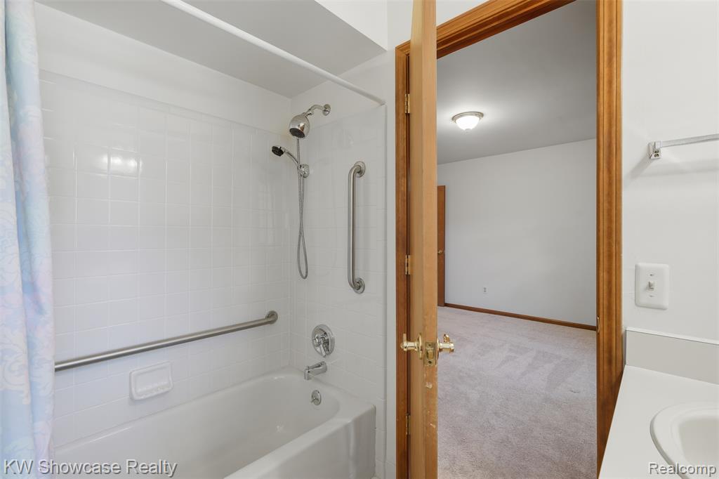 54519 Cambridge Drive, Shelby Twp, MI 48315 — Photo 22