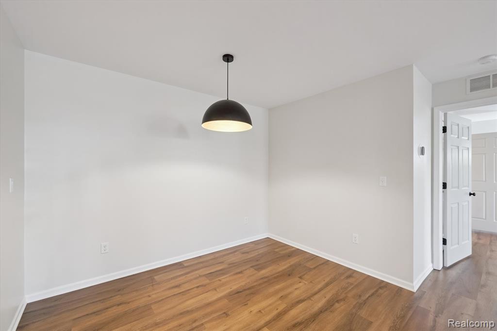 28256 Oakmonte Circle E, New Hudson, MI 48165 — Photo 14