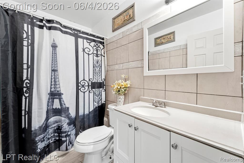 18181 Winwood Court, Brownstown, MI 48193 — Photo 11