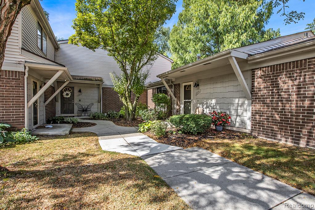 29761 Farmbrook Villa Lane, Southfield, MI 48034 — Photo 3