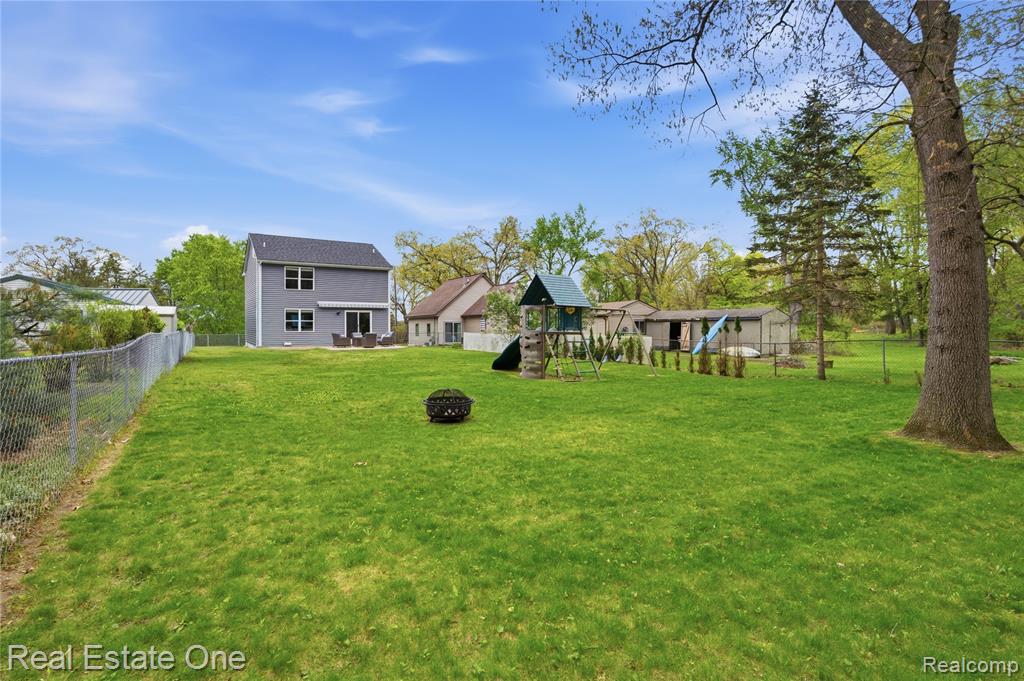 8915 Gittins Street, Commerce Twp, MI 48382 — Photo 32