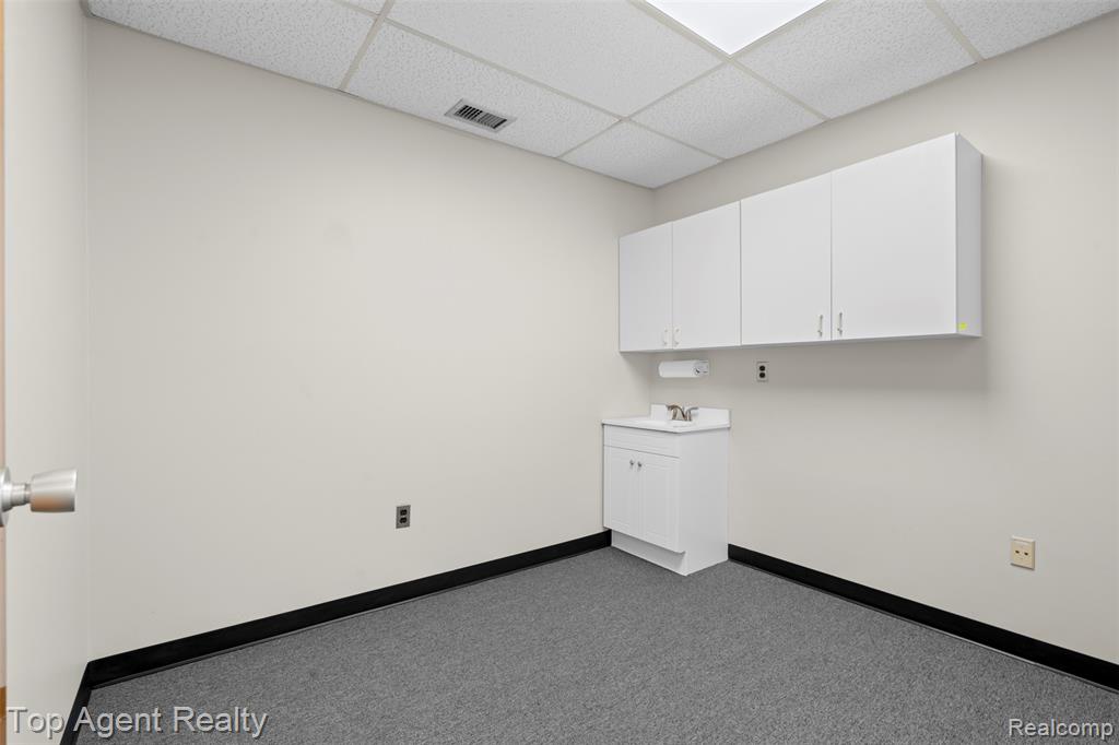967 Oakwood Drive, Rochester, MI 48307 — Photo 11