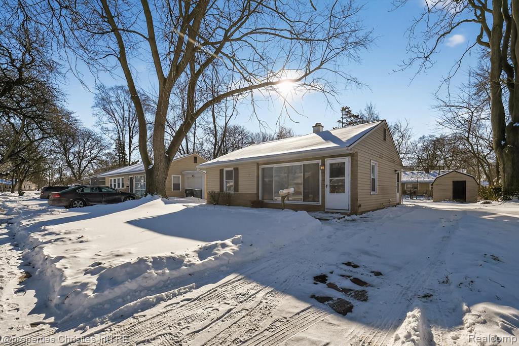 10111 Troy Street, Oak Park, MI, 48237