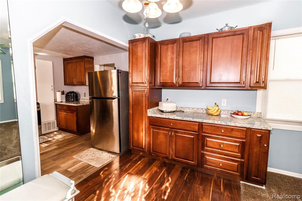 825 N Main Street, Lapeer, MI 48446 — Photo 10