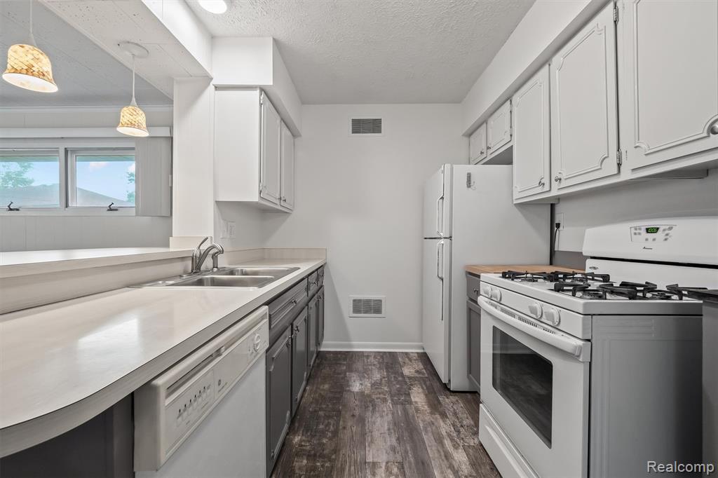 519 Essex Street, Clawson, MI — Photo 14