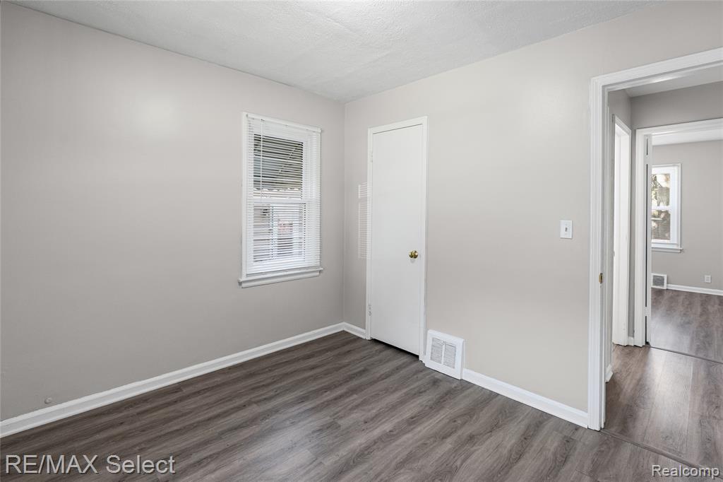4305 Pengelly Road, Flint, MI 48507 — Photo 26