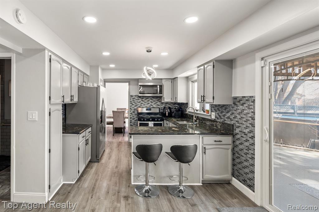 4238 GLOUCESTER Drive, Sterling Heights, MI 48310 — Photo 12