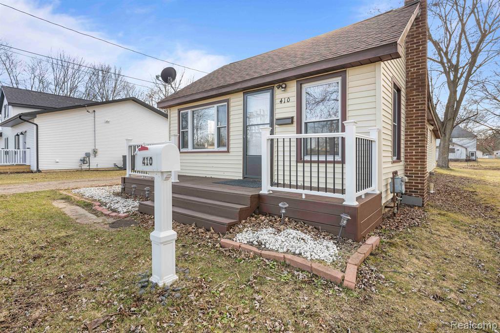 410 S Woodworth Street, Corunna, MI 48817 — Photo 4