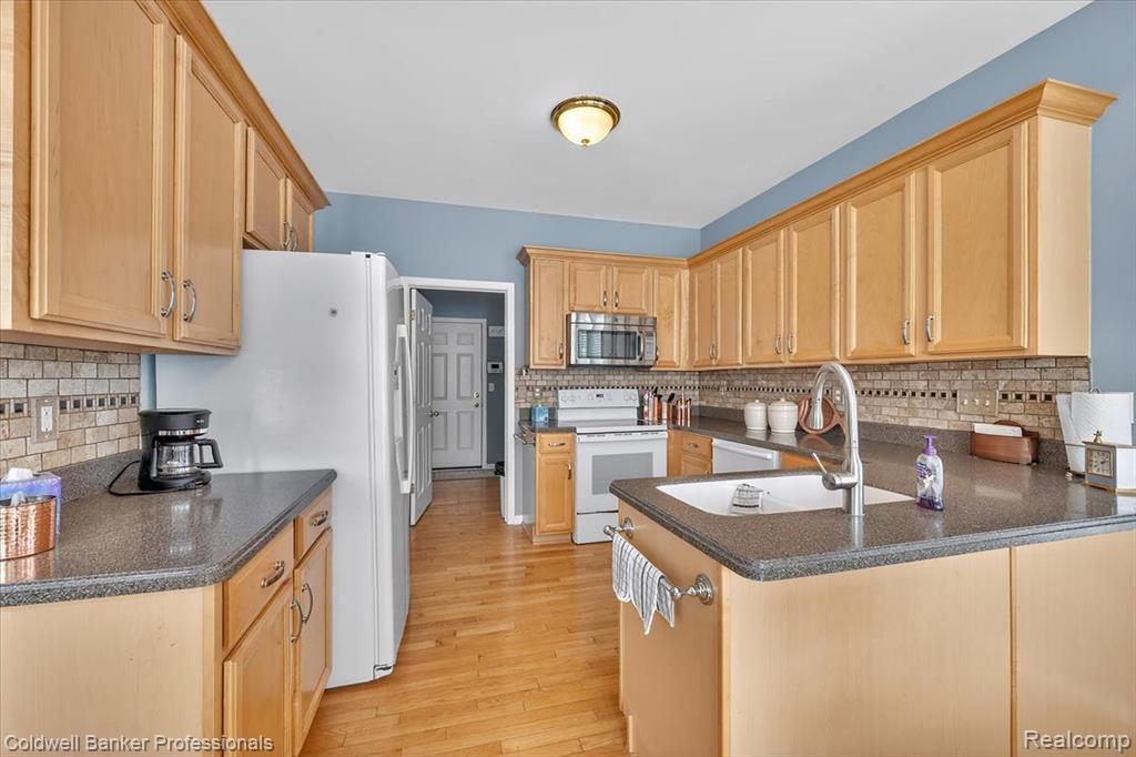 285 Stony Lake Drive, Oxford, MI 48371 — Photo 15