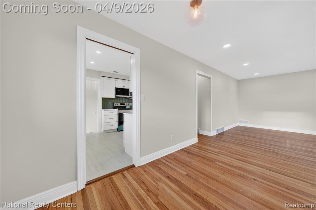 205 Royal Park Lane, Madison Heights, MI 48071 — Photo 13