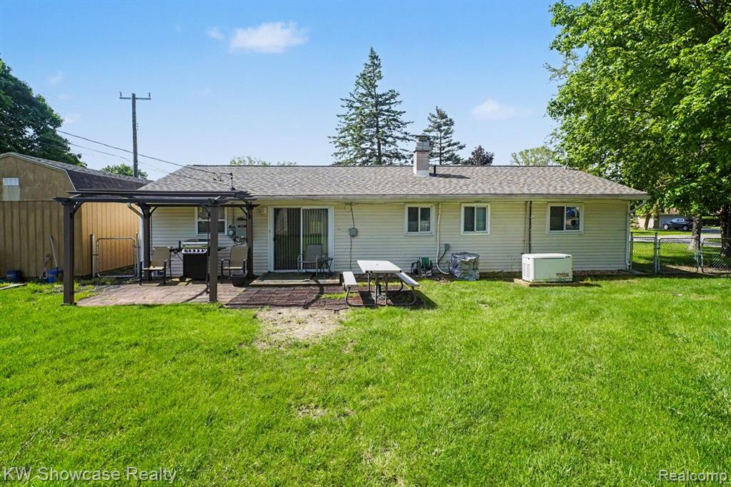 6612 Rowley Drive, Waterford, MI 48329 — Photo 14