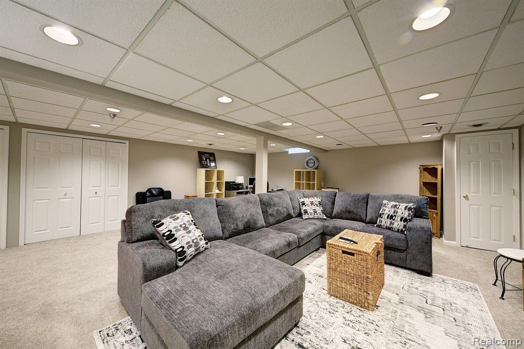 9329 EASTWIND Drive, Livonia, MI 48150 — Photo 35