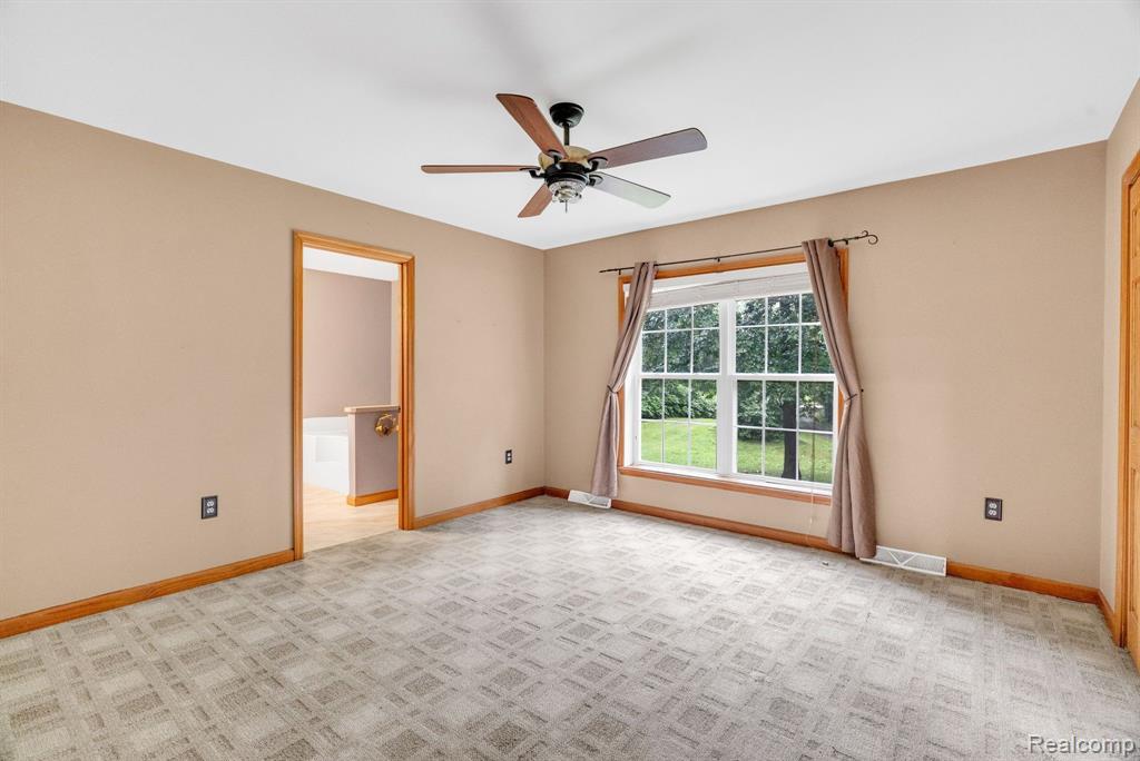 6917 CHASE LAKE Road, Fowlerville, MI 48836 — Photo 22
