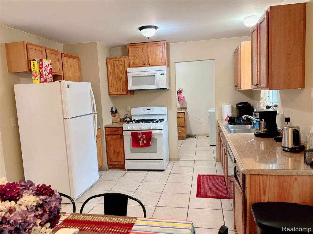 26387 N Alden Street N, Madison Heights, MI 48071 — Photo 9