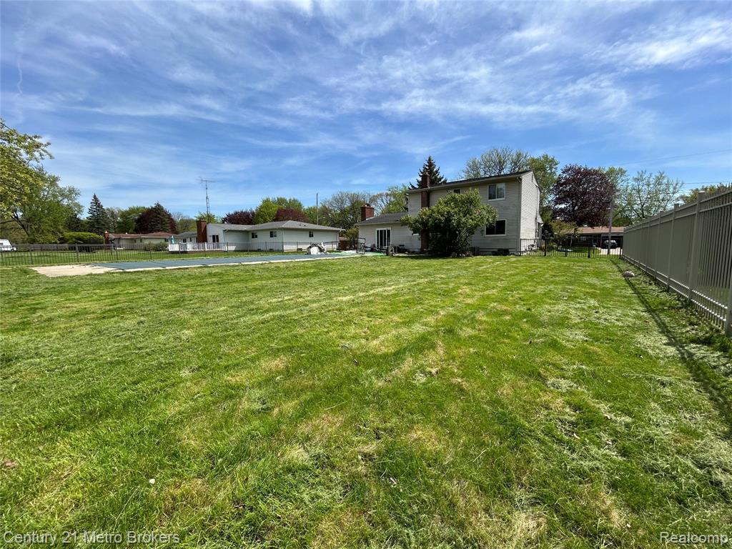 1124 Trotwood Lane, Flint, MI 48507 — Photo 3