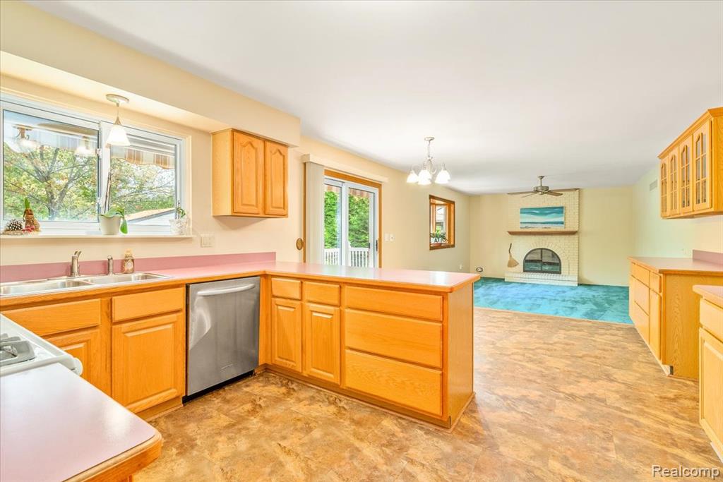 6877 Pittsford Street, Canton, MI 48187 — Photo 37