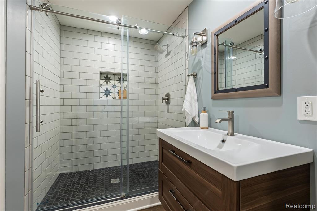 8473 Deerwood Road, Clarkston, MI 48348 — Photo 43