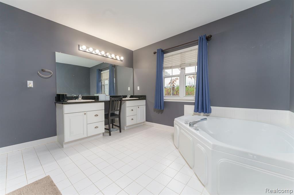9005 LANTREE Drive, Howell, MI 48855 — Photo 13