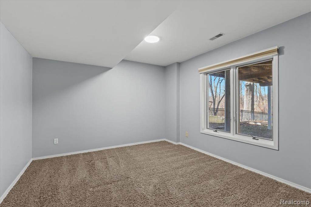 3965 N VANSTONE Drive, Commerce Twp, MI 48382 — Photo 21