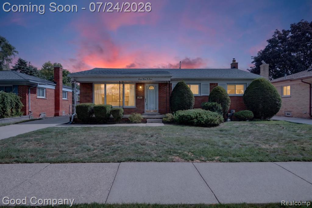 8308 Darlene Street, Warren, MI 48093