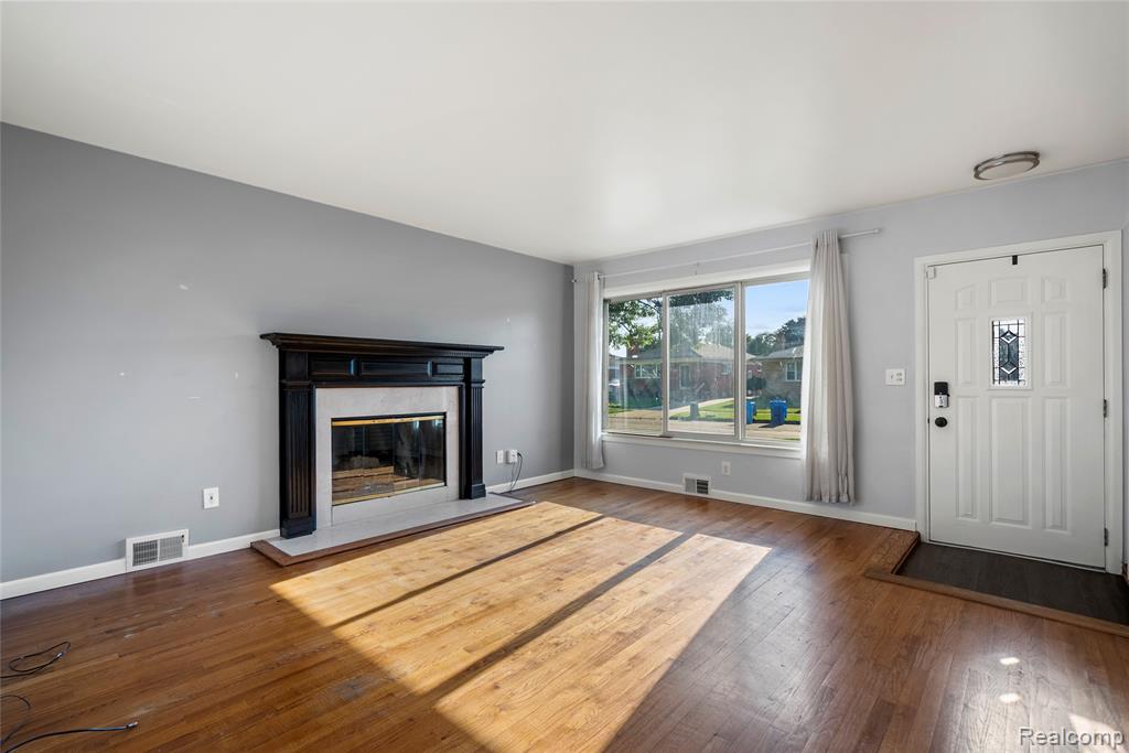 7486 Robindale Avenue, Dearborn Heights, MI 48127 — Photo 4