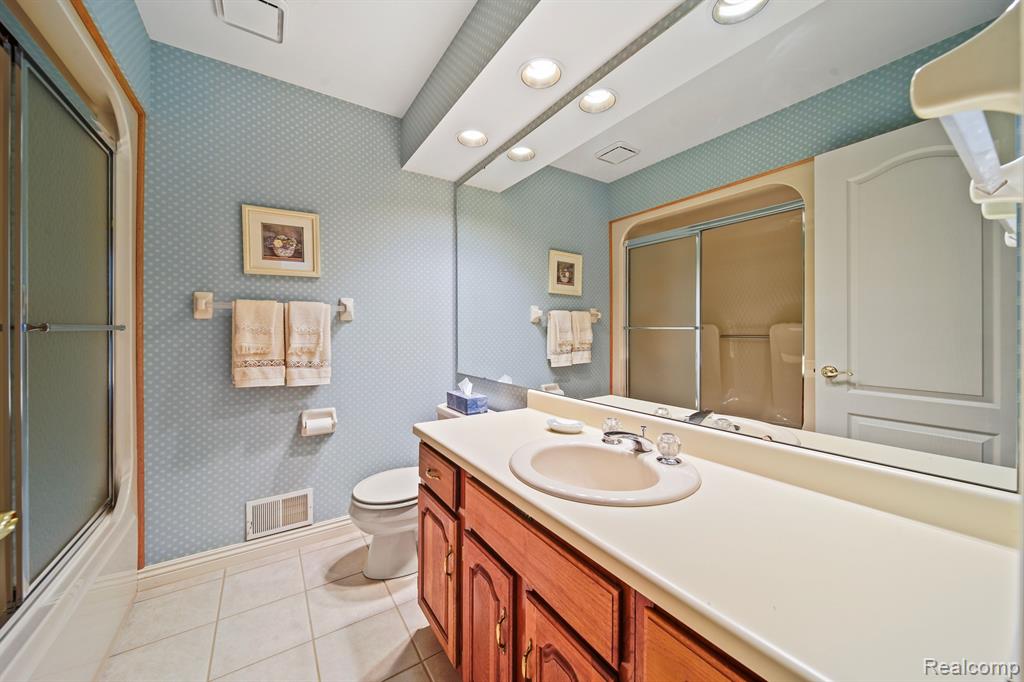 9856 Rattalee Lake Road, Clarkston, MI 48348 — Photo 35