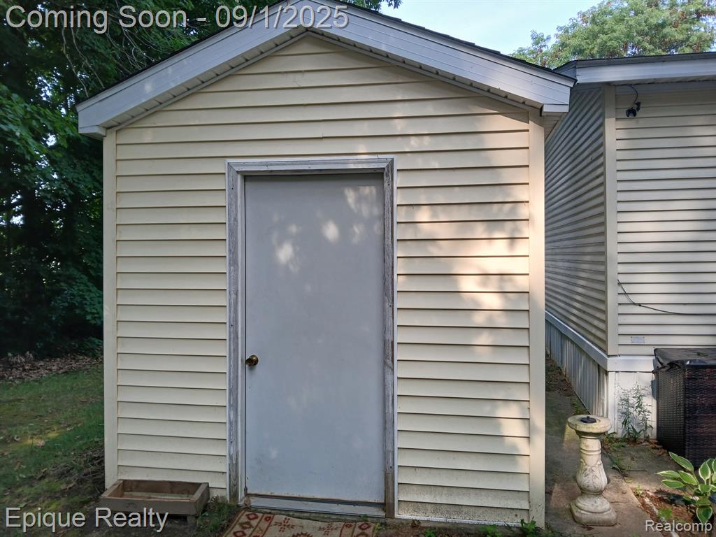 75 Carmell, Belleville, MI 48111 — Photo 5