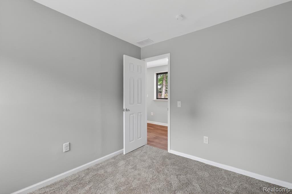 4841 Fenmore Avenue, Waterford, MI 48328 — Photo 25